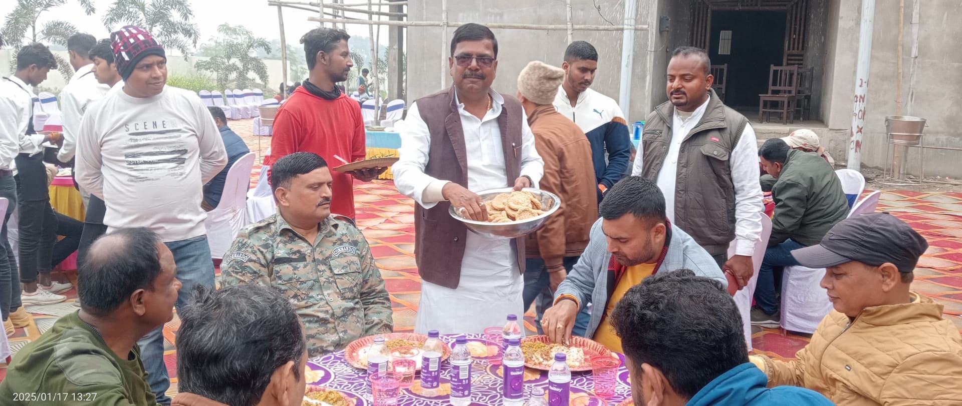 राजद के प्रदेश सचिव ने किया दही चूड़ा भोज