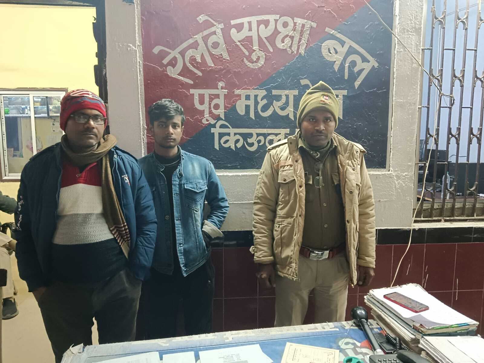 पिता की डांट से नाराज घर से भागे नाबालिग को परिजनों को सौंपा