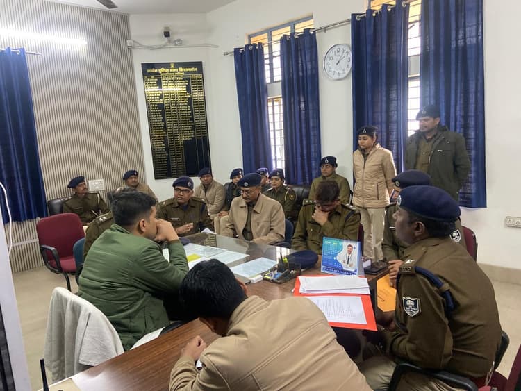 सीएम के आगमन को ले एसपी ने सुरक्षा व्यवस्था की अधिकारियों के साथ की गहन समीक्षा, दिये कई निर्देश