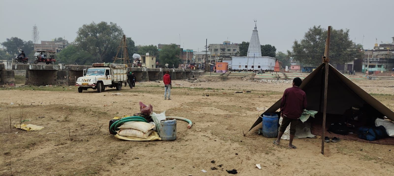 बरमसिया पुल निर्माण को लेकर मिट्टी जांच को लेकर पहुंची टीम