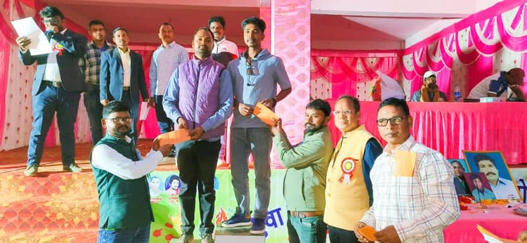 Chaibasa News : पुरुष साइकिल रेस में मंटू व महिला में गुलांची अव्वल