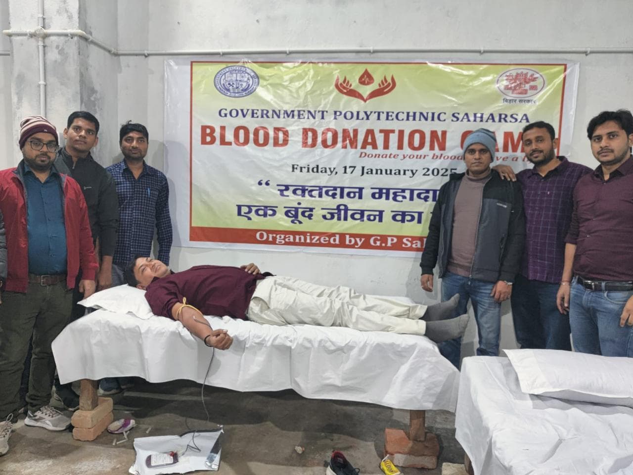 कर्मियों ने अपने स्वेच्छा से रक्दान कर समाज के प्रति अपनी जिम्मेदारी निभाई