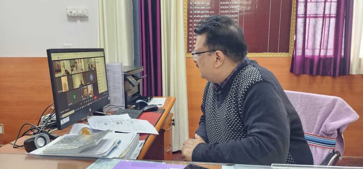 पीएम व अबुआ आवास योजना के लक्ष्य को करें पूरा : डीडीसी