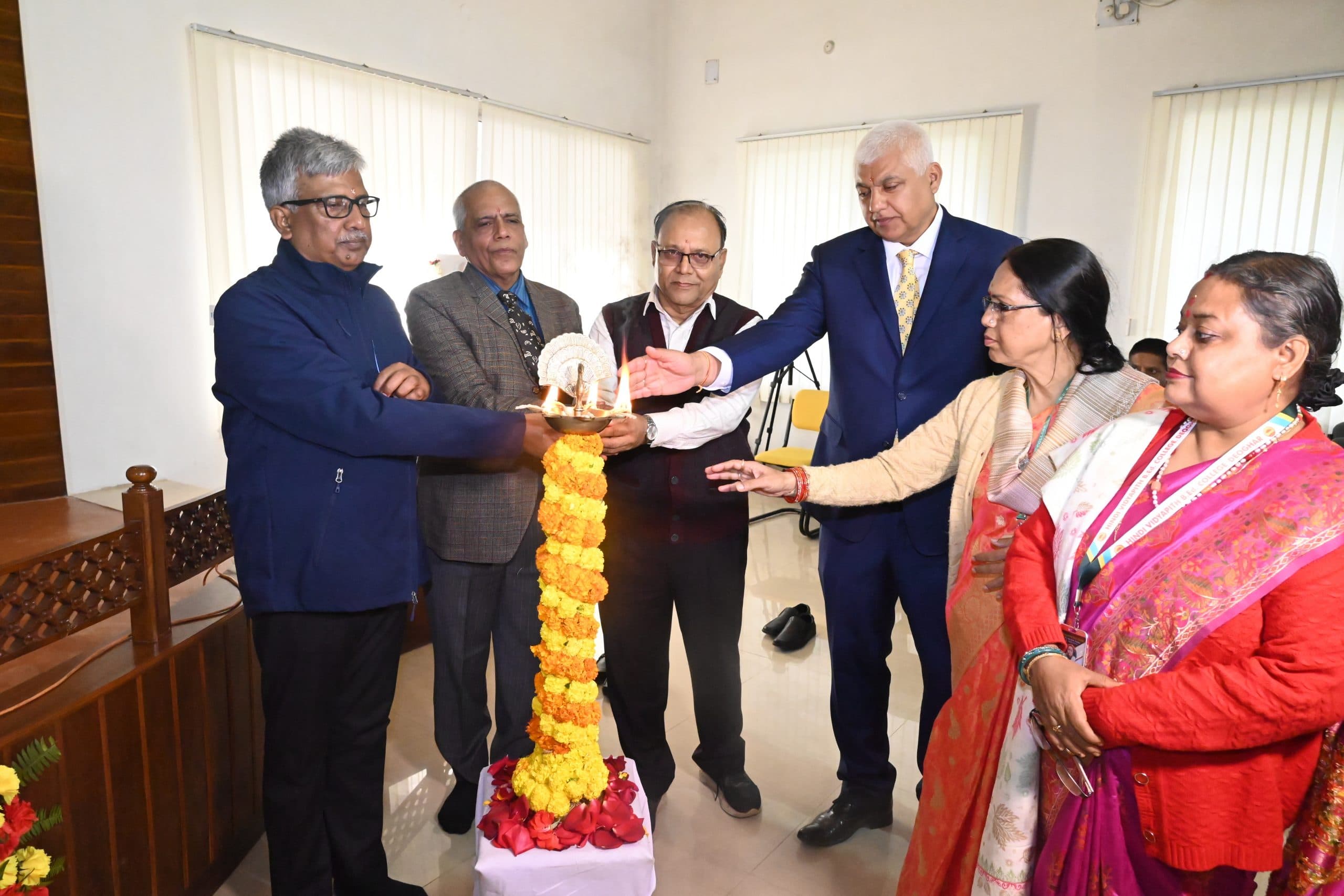 Deoghar news : हिंदी विद्यापीठ के बीएड कॉलेज में मनाया गया छठा वार्षिकोत्सव, पत्रिका सृजन का अतिथियों ने किया विमोचन