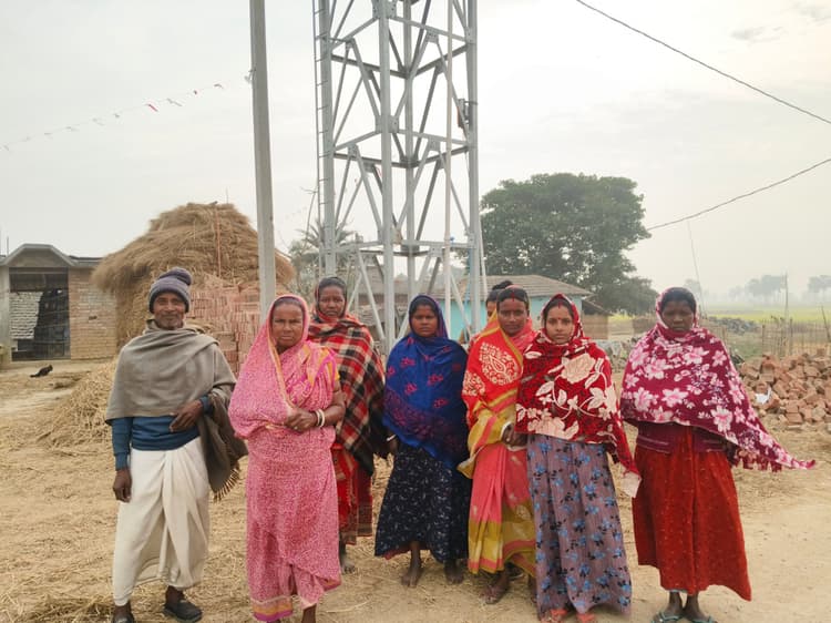 छह माह से जलमीनार खराब, चापाकल पर पानी के लिए होती है नोकझोंक