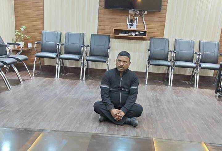 कोर्ट में सरेंडर करने आ रहे मंत्री के भाई पिन्नू गिरफ्तार