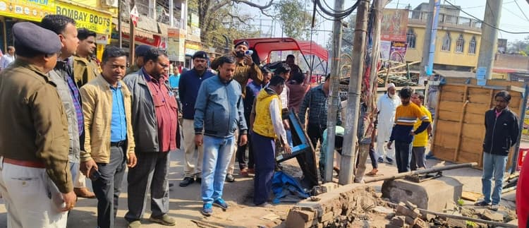 Bokaro News : निगम ने चास धर्मशाला मोड़ से जोधाडीह मोड़ तक हटाया अतिक्रमण