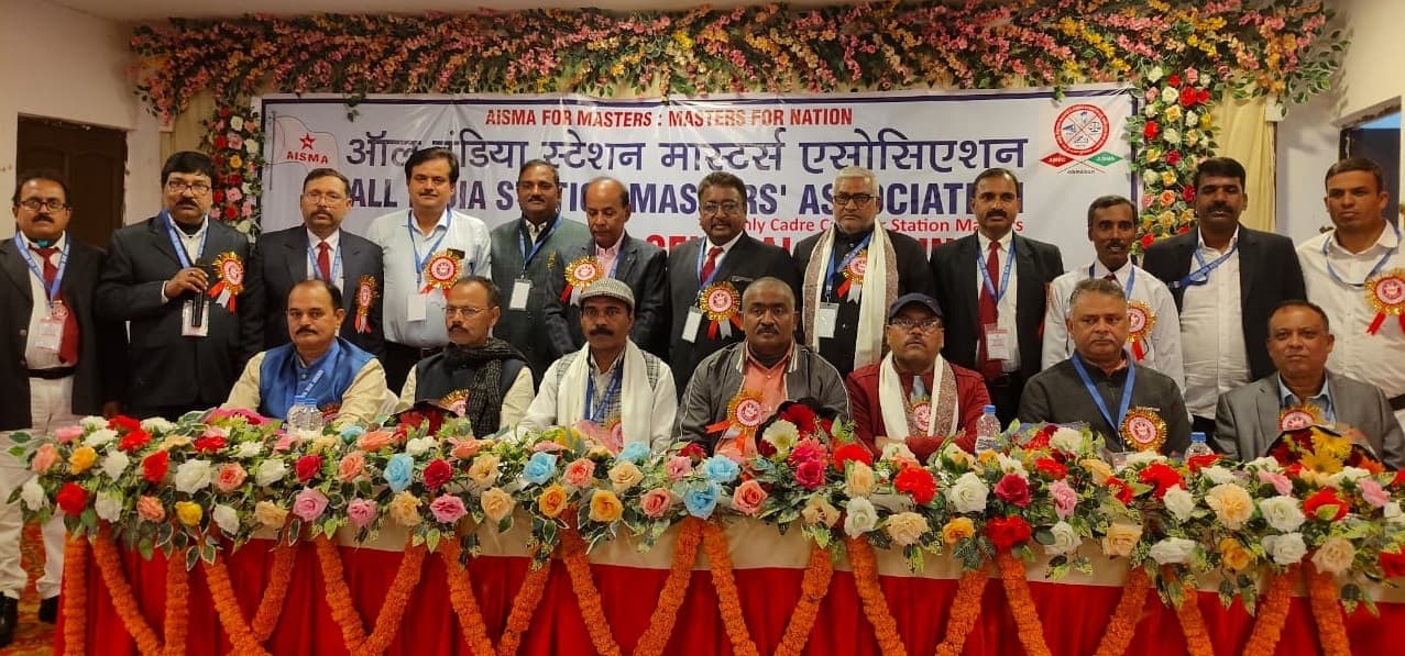 Bokaro News : ट्रेनों के परिचालन में स्टेशन मास्टर की भूमिका अहम : प्रमोद