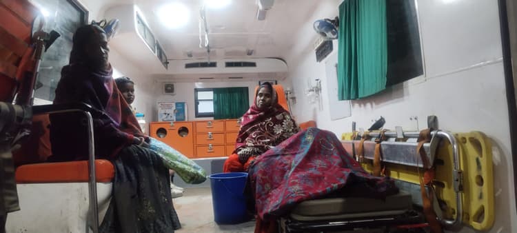 बाइक से गिरकर महिला घायल, रेफर