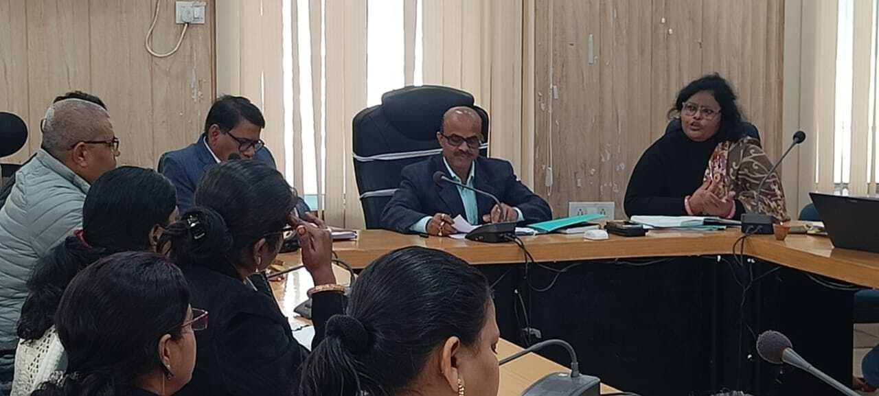 Madhubani News : शत-प्रतिशत क्रियाशील रहे आंगनबाड़ी केंद्र : अपर समाहर्ता