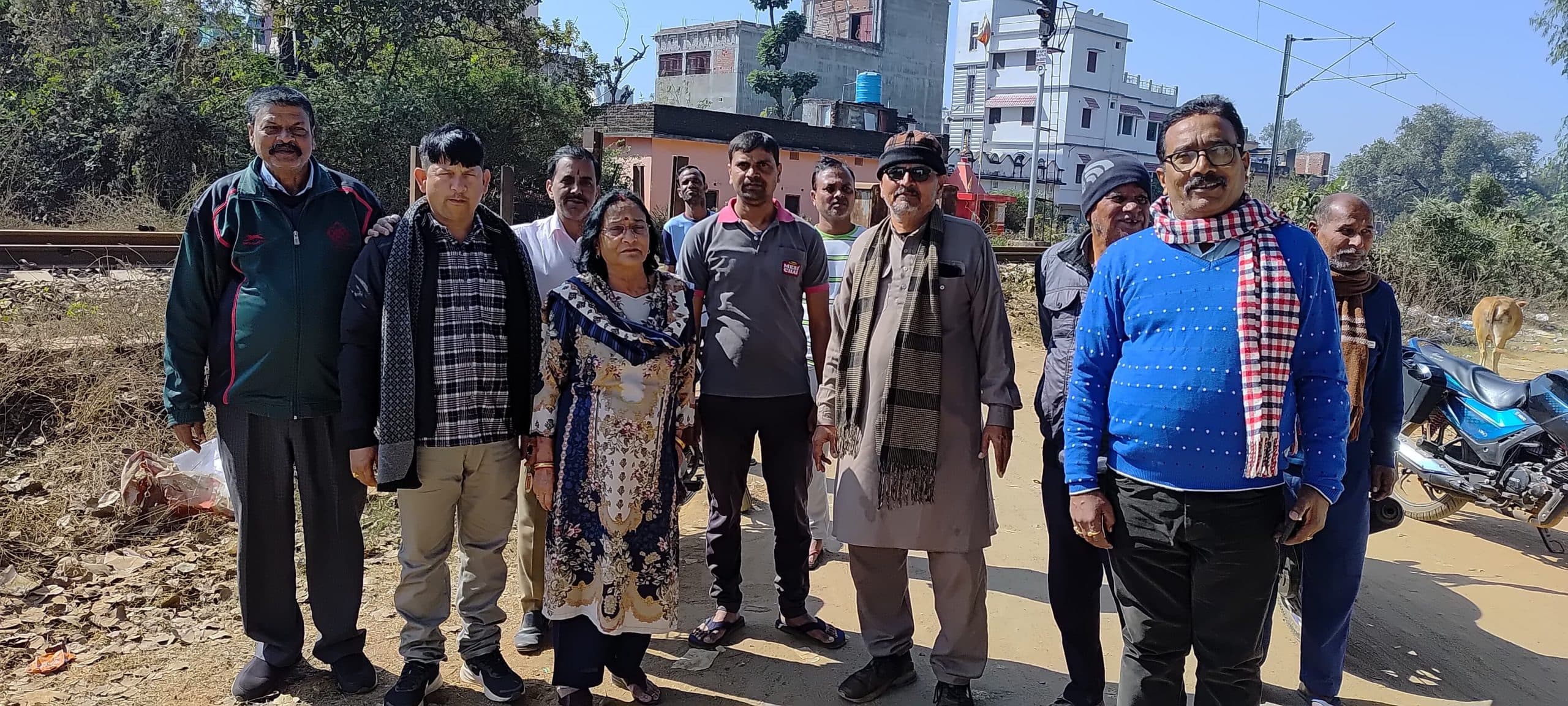 Deoghar News : हिरणावासियों को आवागमन में समस्या, रेल अंडरपास बनाने की मांग