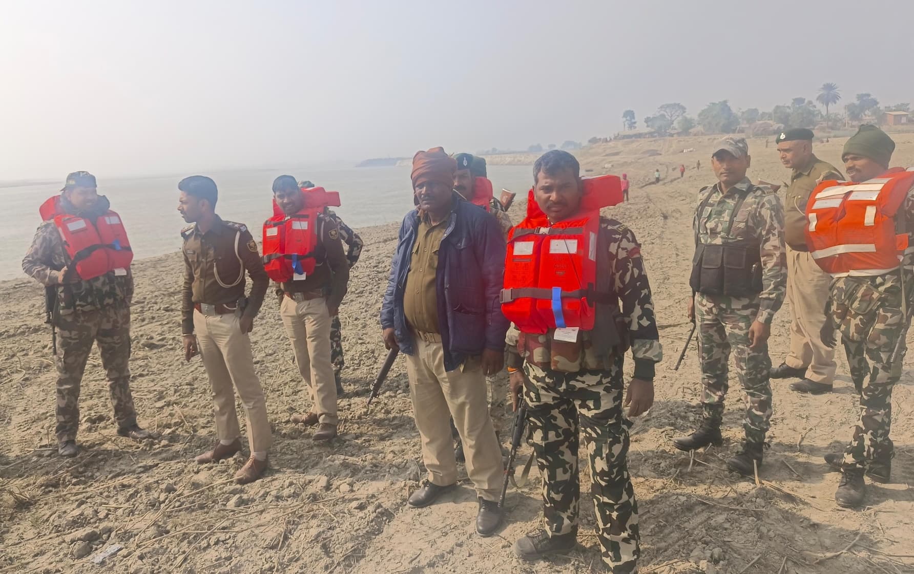 वर्चस्व को लेकर जरलाही दियारा में दो गुटों में हुई गोलीबारी