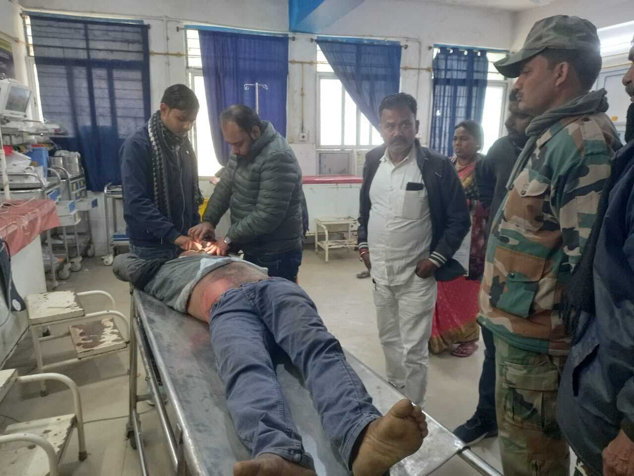 तेज रफ्तार ओटो पलटने से एक की मौत, आधा दर्जन लोग घायल