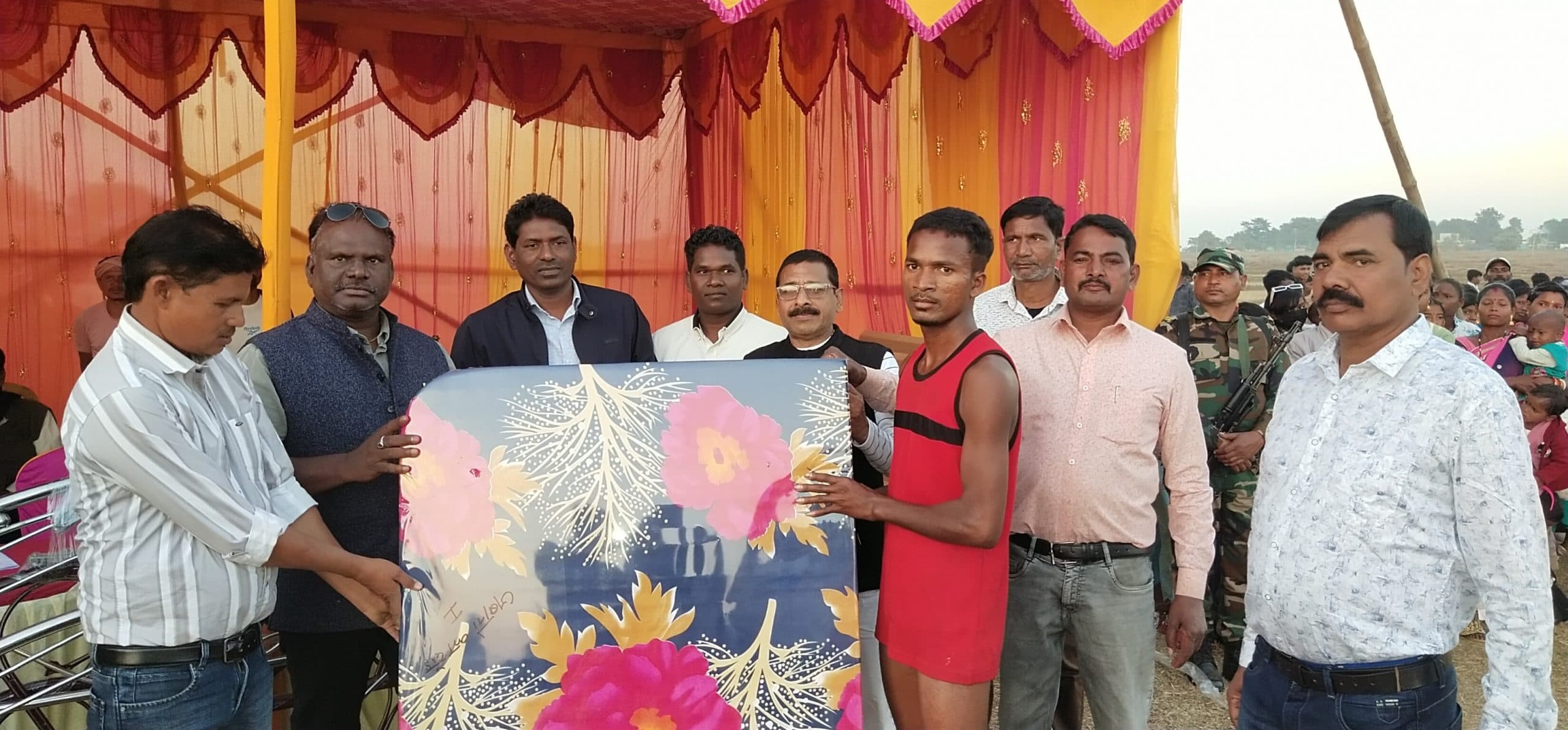 Chaibasa News : बुजुर्गों की दौड़ में नरसिंह सामड को मिला पहला स्थान