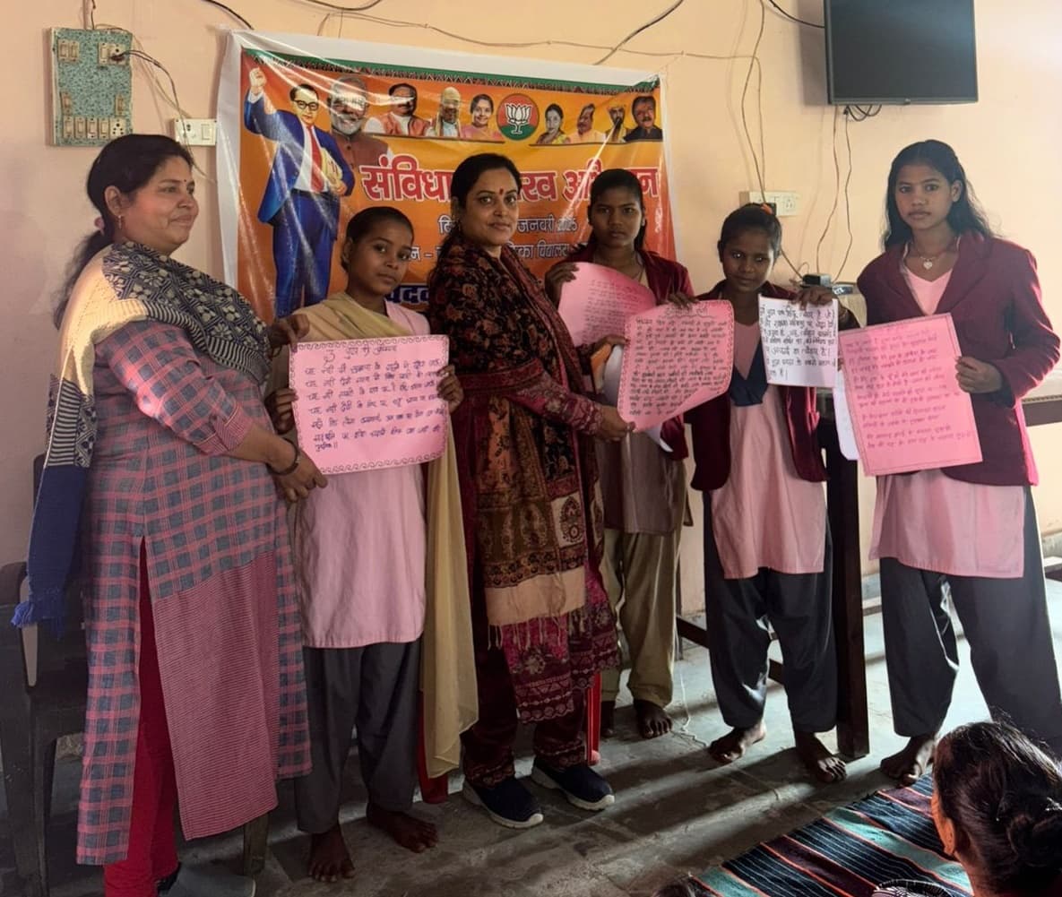 कस्तुरबा बालिका विद्यालय में हुई निबंध प्रतियोगिता