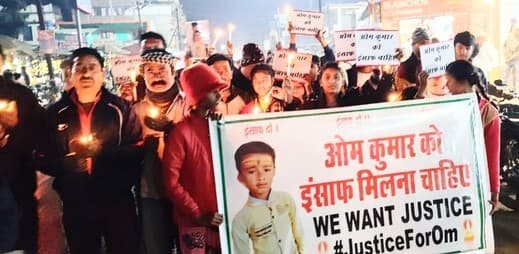 इंसाफ के लिए ग्रामीणों ने निकाला कैंडल मार्च