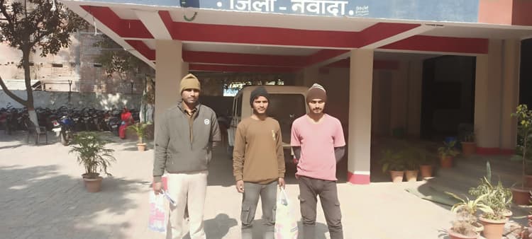 शराब के साथ दो बाइकें जब्त, दो धंधेबाज गिरफ्तार