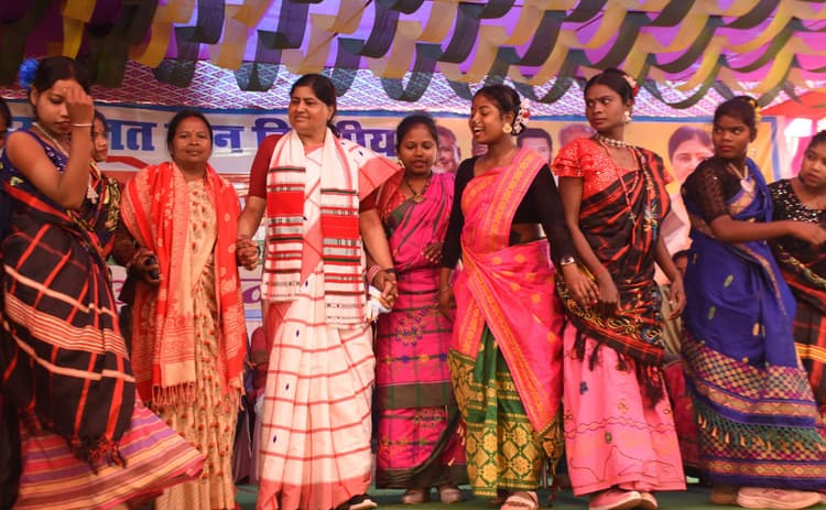 सोहराय पर्व को राजकीय दर्जा देने के लिए हम सभी मुख्यमंत्रीजी के आभारी हैं : लेशी