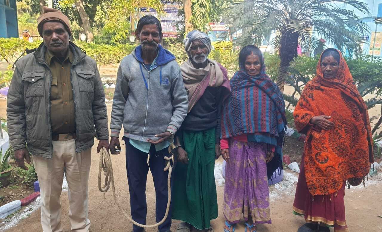 कटोरिया, सुईया व आनंदपुर में छापेमारी के दौरान आठ गिरफ्तार