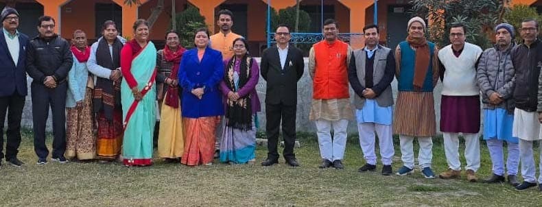 सरस्वती विद्या मंदिर में प्रधानाचार्य को दी विदाई