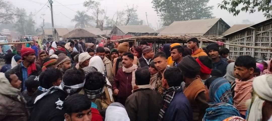 दरगाह में आग लगने से आठ घर जलकर राख