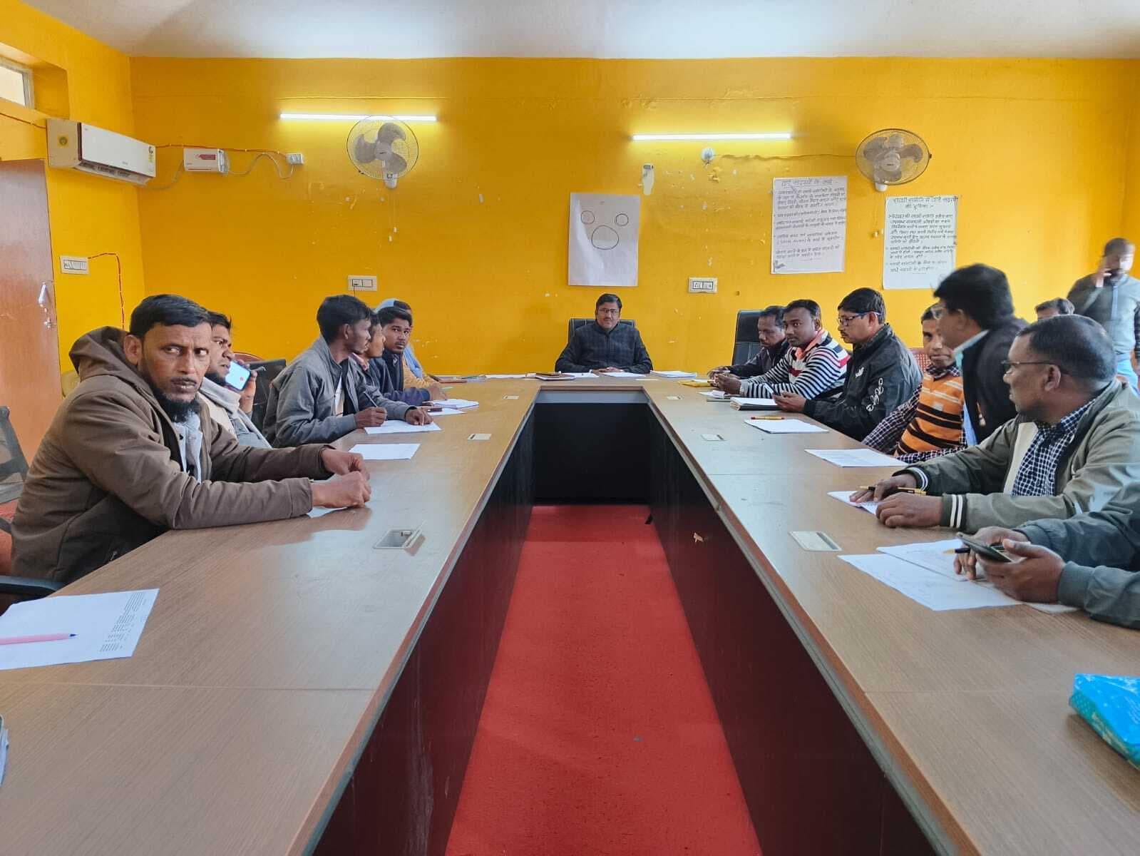 पुरानी योजनाओं को पूर्ण कर अविलंब करें क्लोज : बीडीओ