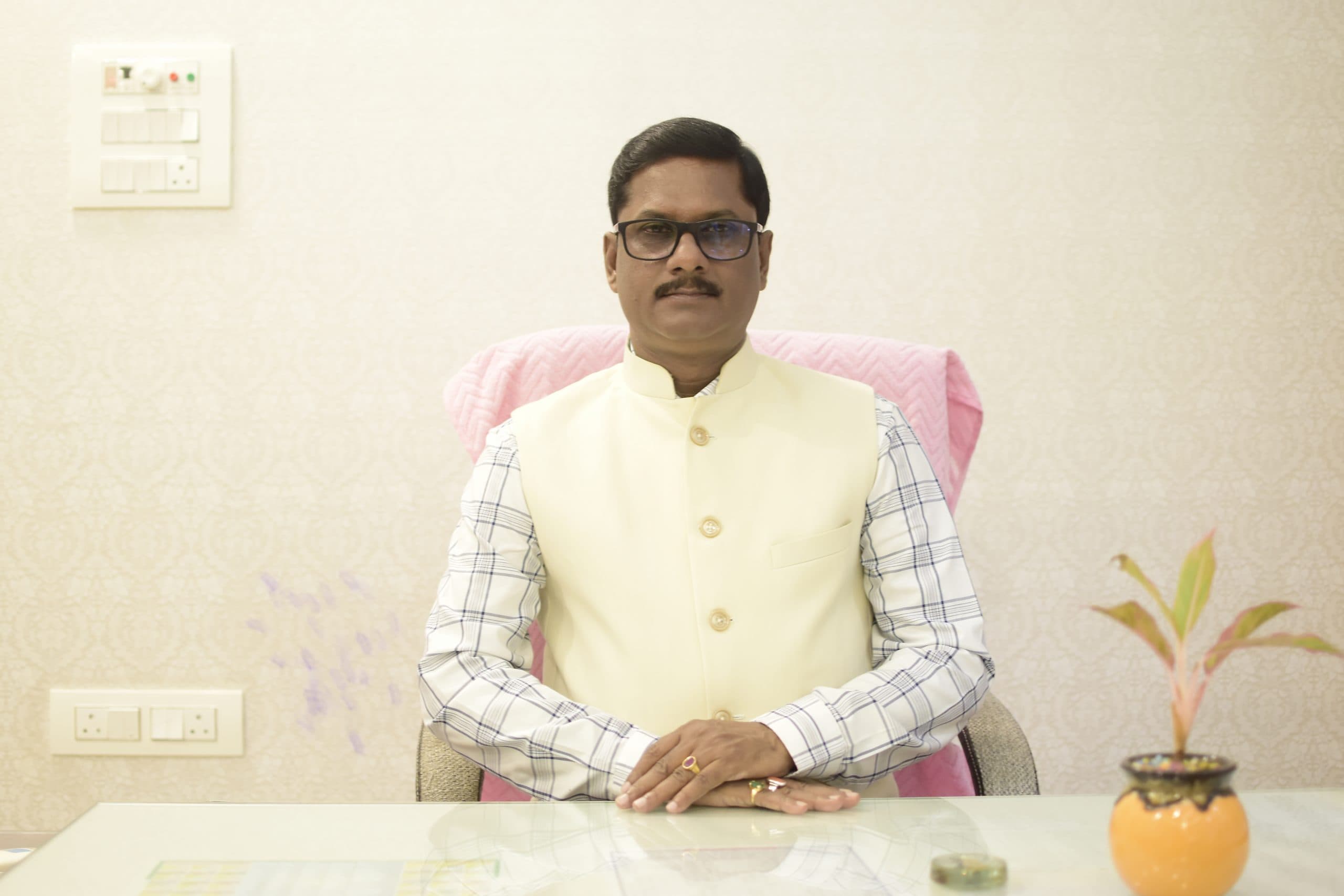 नप अध्यक्ष ने सीएम को सौंपा ज्ञापन