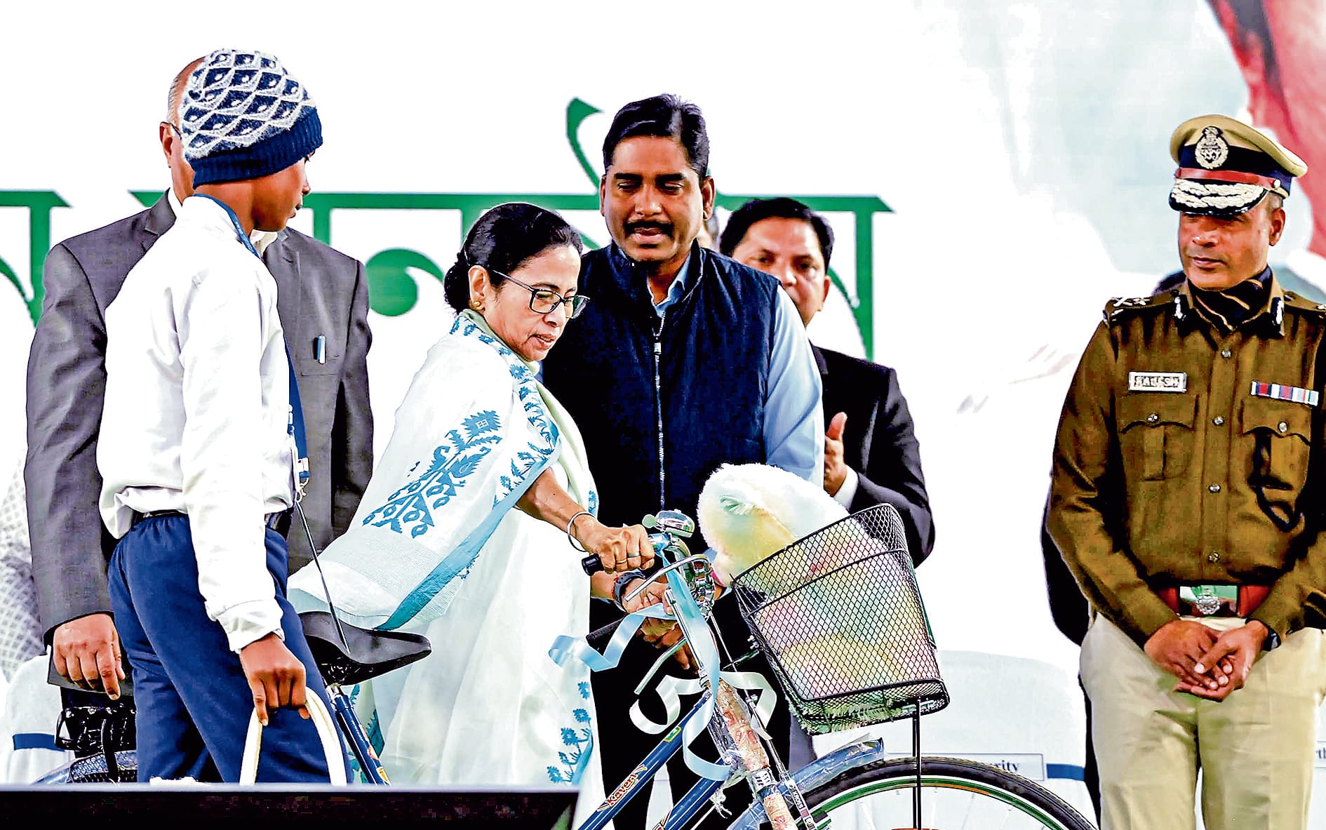 सीमावर्ती इलाकों में किसी प्रकार की समस्या हो, तो वहां न जायें : सीएम