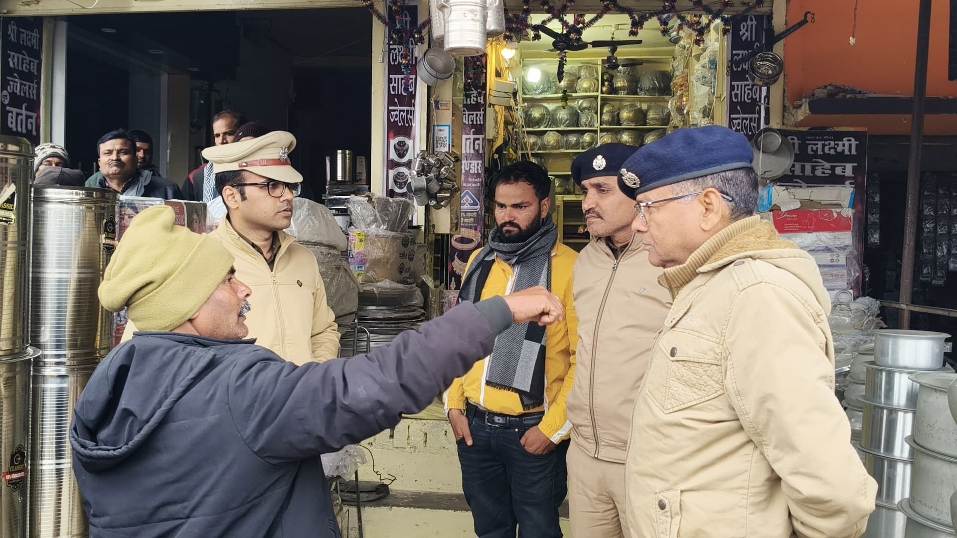 कोटवा में आभूषण दुकान से 8.50 लाख की चोरी