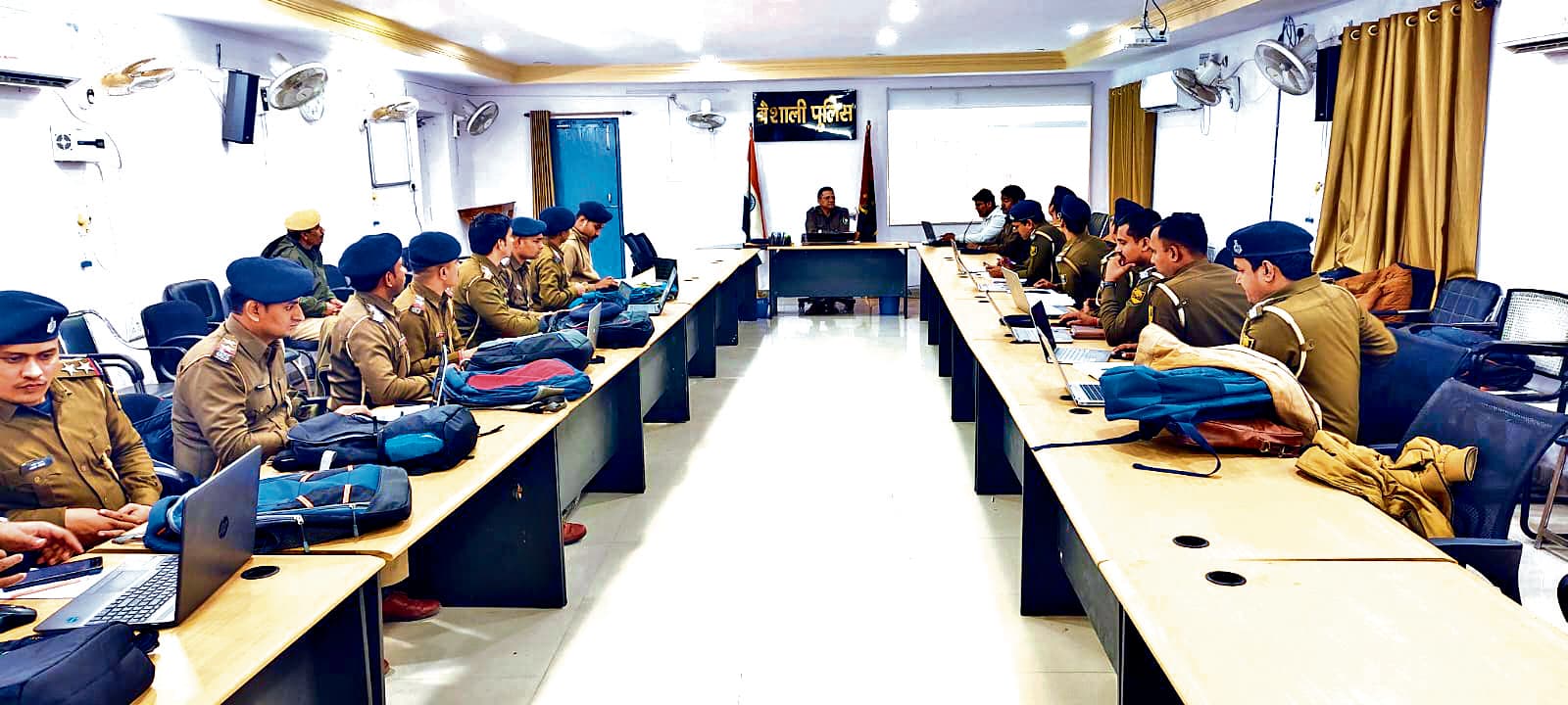 Hajipur News : सभी थानाें में तैनात रहेंगे डीआइयू पदाधिकारी, दिया प्रशिक्षण