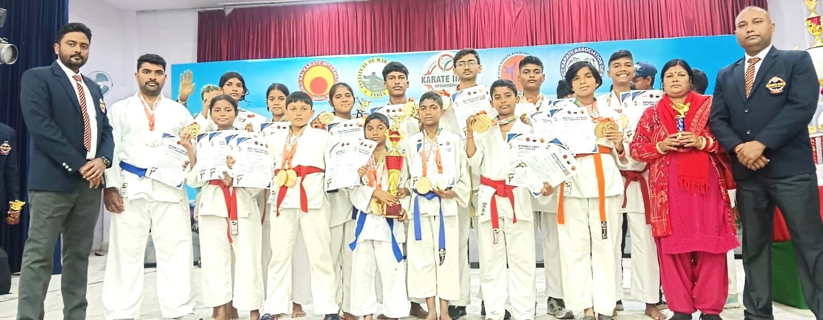 कराटे चैंपियनशिप में खूंटी जिला को मिले 26 पदक