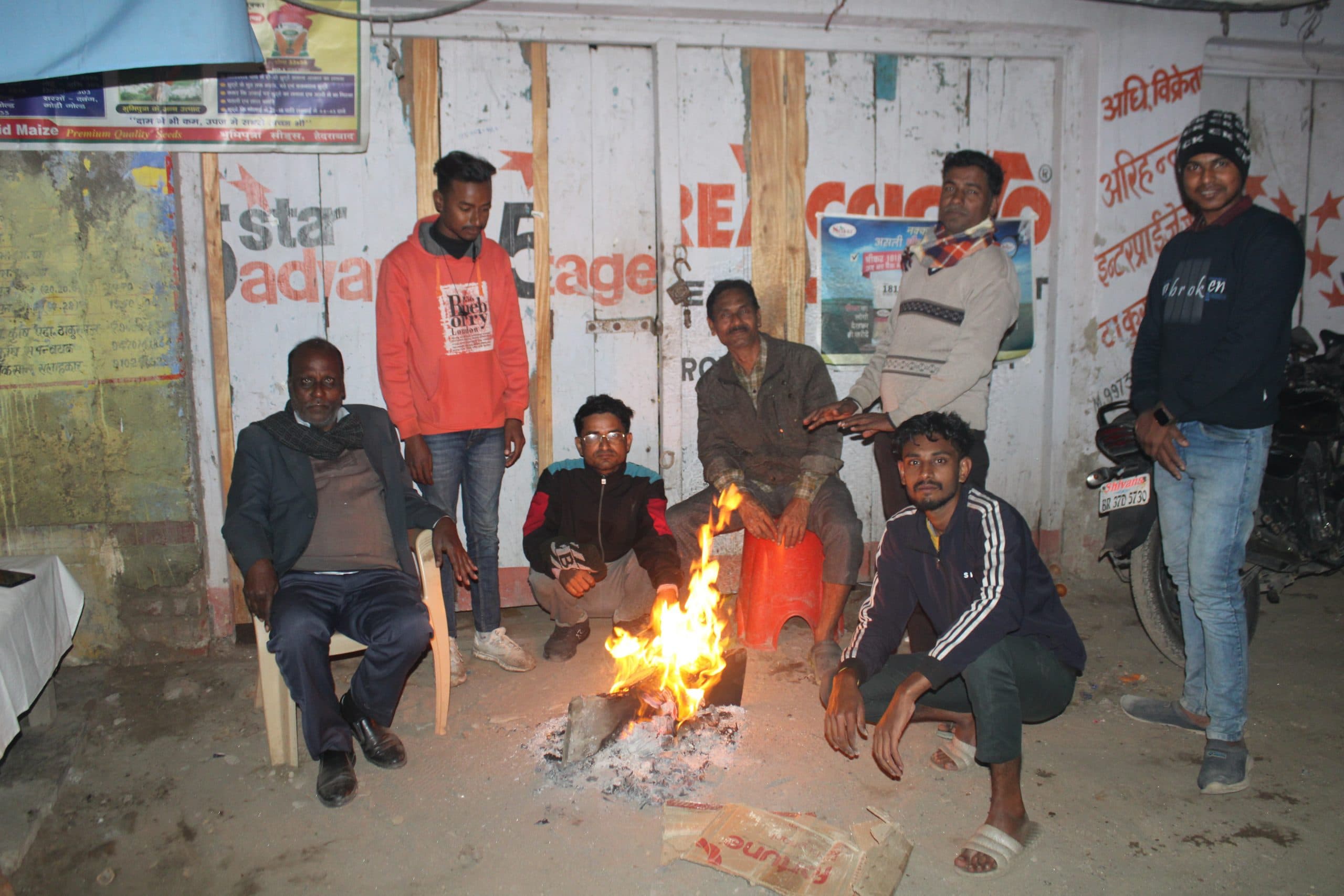 ठंड का सितम जारी, सर्द हवाओं से बढ़ी कनकनी