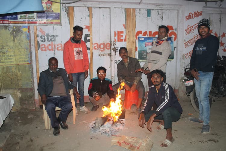 ठंड का सितम जारी, सर्द हवाओं से बढ़ी कनकनी