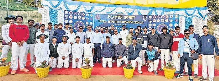 Cricket : चैतन्य वीर के नाबाद शतक से दुमका ने चतरा को हराया