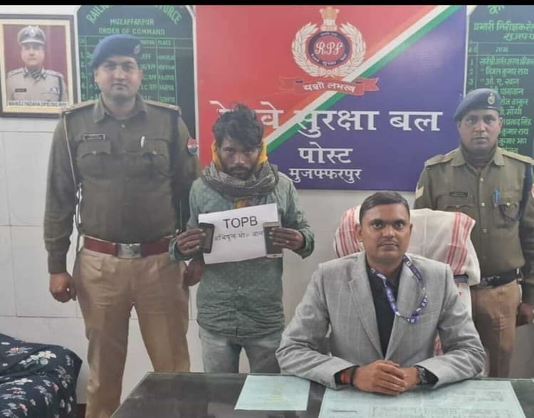 मोबाइल उड़ाकर भाग रहा शातिर पकड़ाया