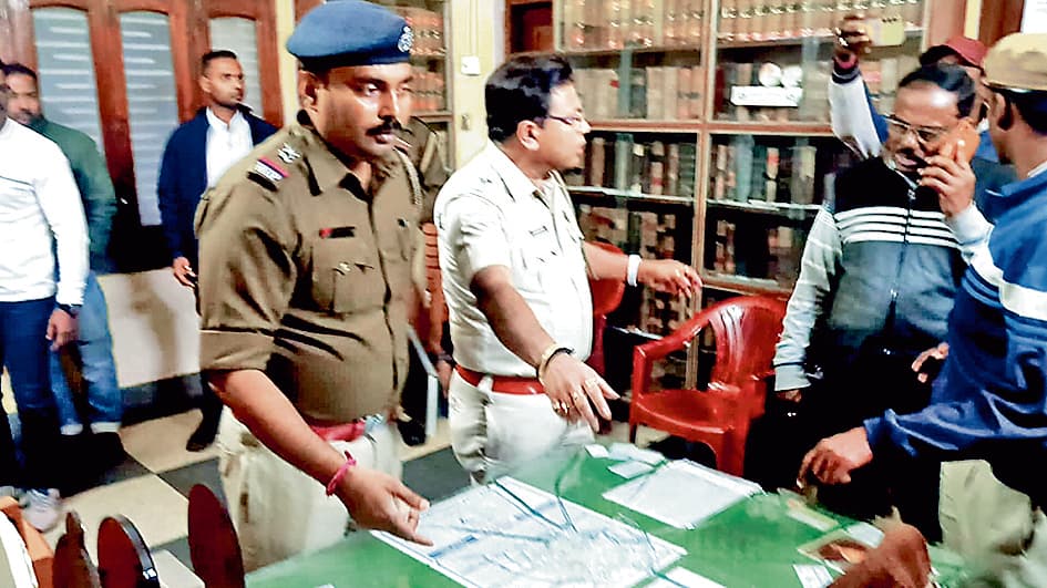 आसनसोल : मंत्री मलय घटक के घर के कैंप ऑफिस पर हमला, आरोपी गिरफ्तार