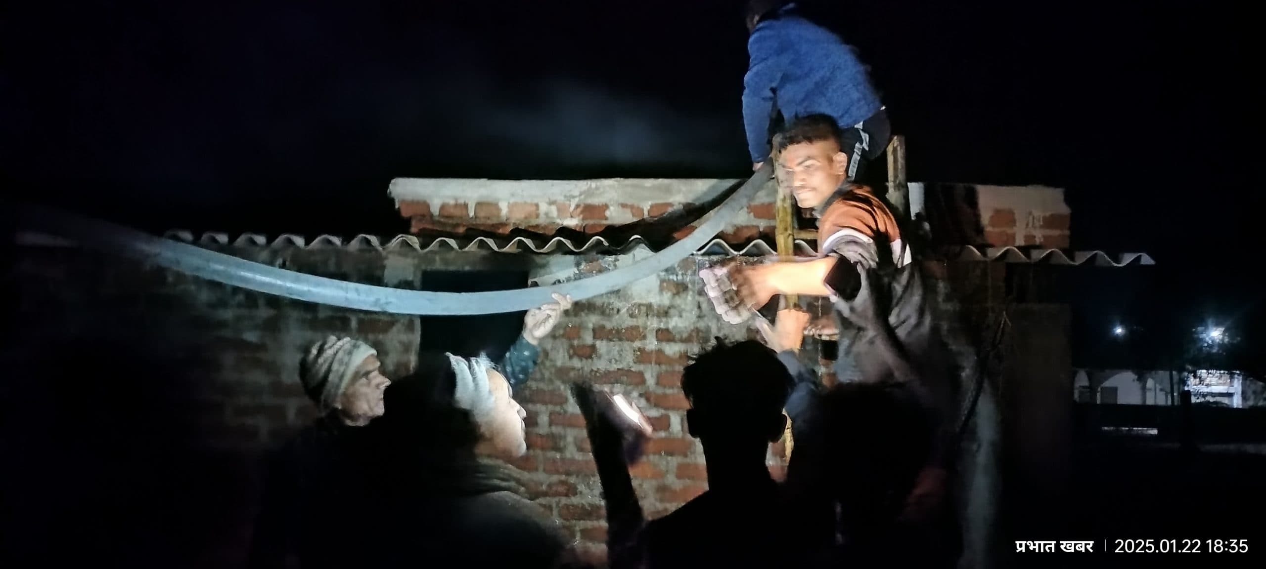 Giridih News: आग लगने से हजारों की संपत्ति जलकर राख