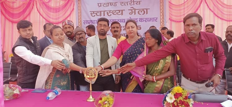 Bokaro News : कसमार में लगा स्वास्थ्य मेला, 22 स्टाल पर 536 मरीजों की हुई जांच