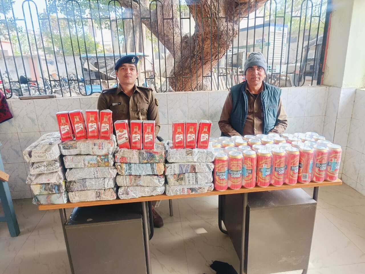 पश्चित बंगाल से विदेशी शराब तस्करी कर खगड़िया ले जा रही दो महिला कारोबारी गिरफ्तार