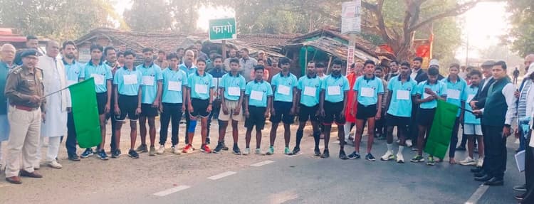 Deoghar news : गणतंत्र की पूर्व संध्या पर मैराथन में दौड़े छात्र, सुप्रकाश प्रथम