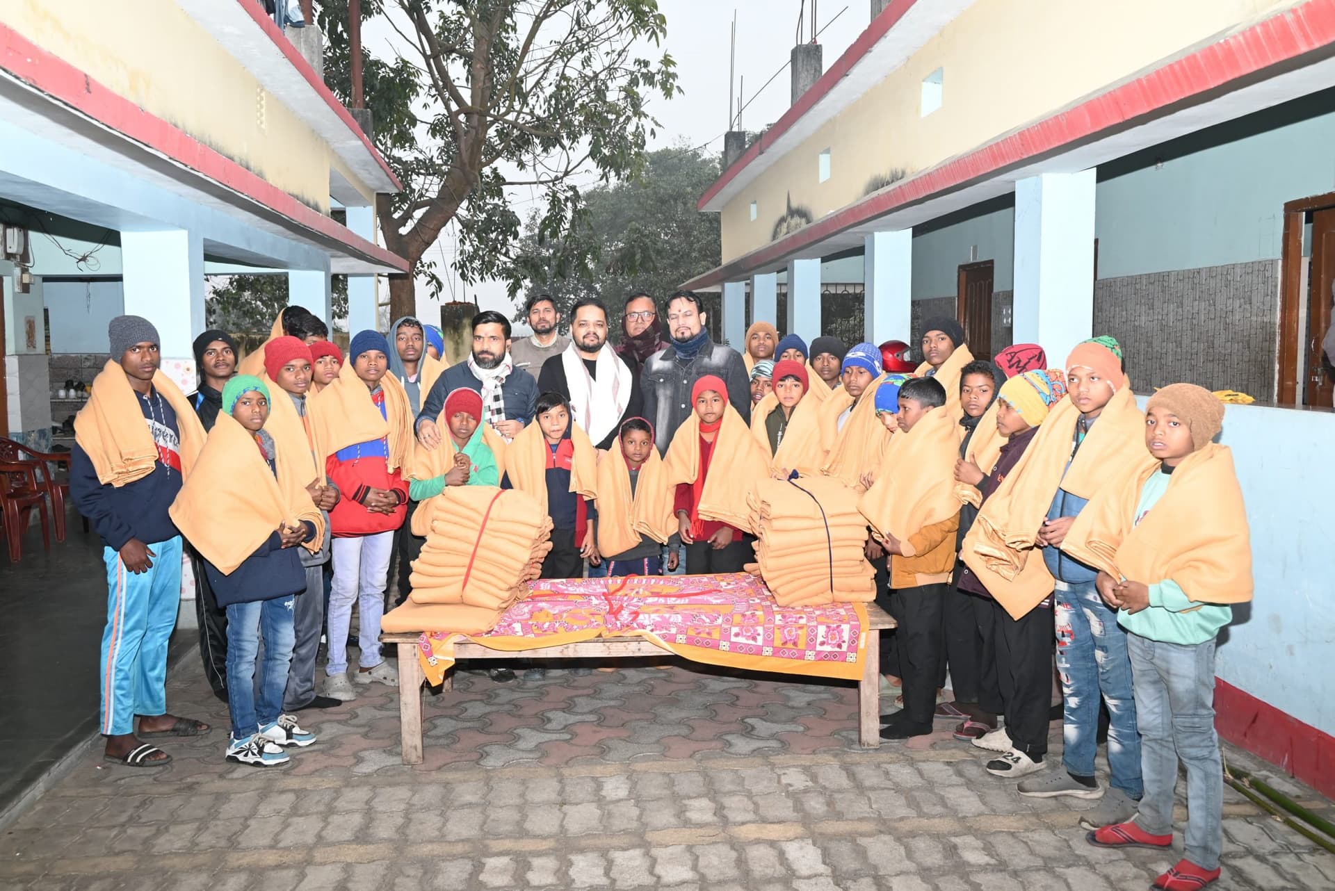 रेडक्रॉस गरीबों व असहायों की मदद में हमेशा रहा है आगे : डा इच्छित