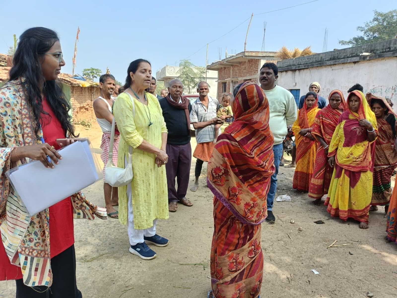 Deoghar News : नेस वाडिया की संस्था रिखिया इलाके में स्वच्छता पर करेगी काम, सर्वे किया शुरू