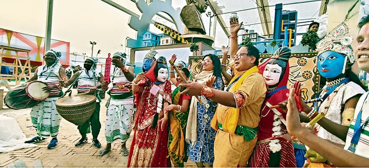 Saraikela News : गणतंत्र दिवस परेड में दिखेगी सरायकेला छऊ की झांकी