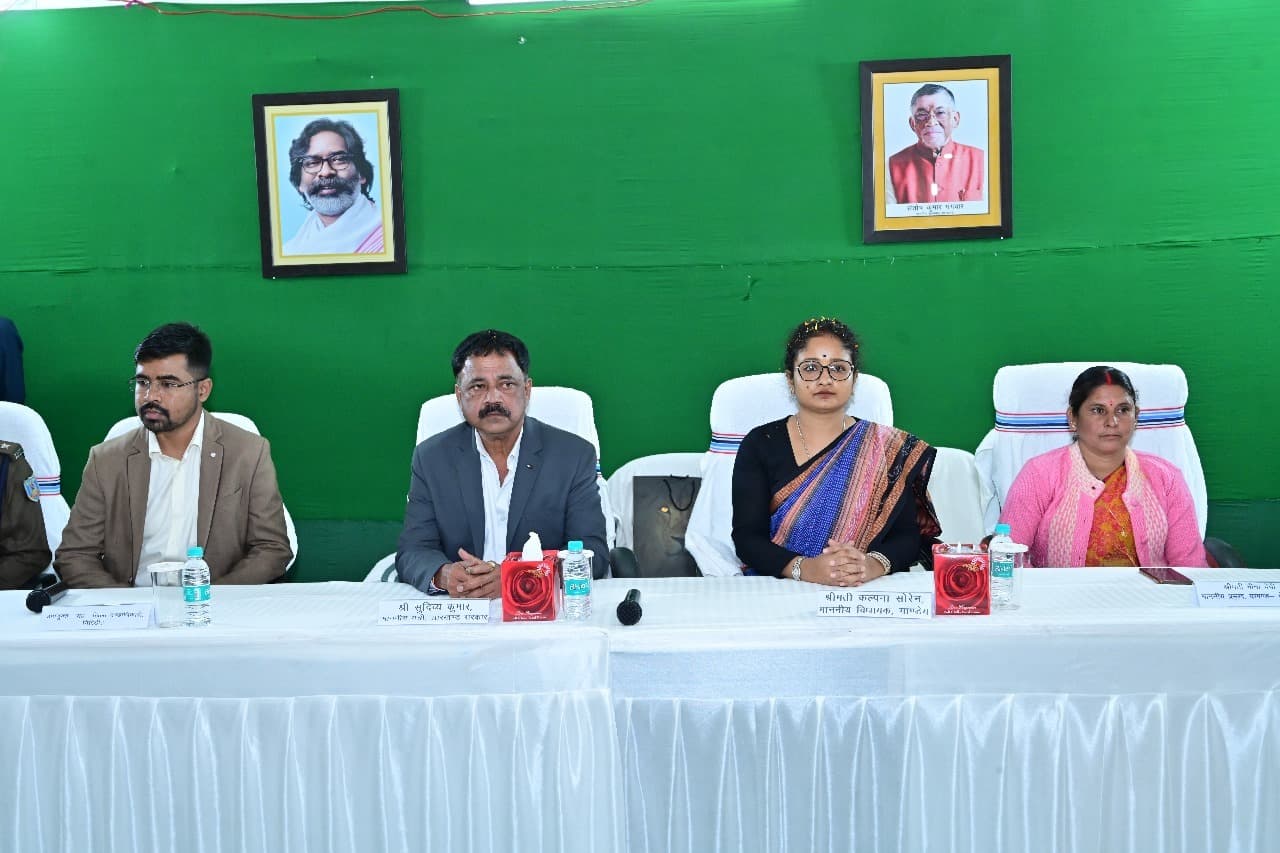 Giridih News :अधिकारियों के साथ मंत्री व विधायक ने की बैठक, दिये कई निर्देश