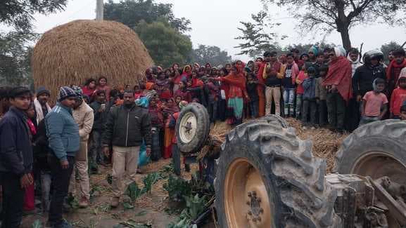 Madhubani News : ट्रैक्टर पलटने से चालक की मौत, दो जख्मी