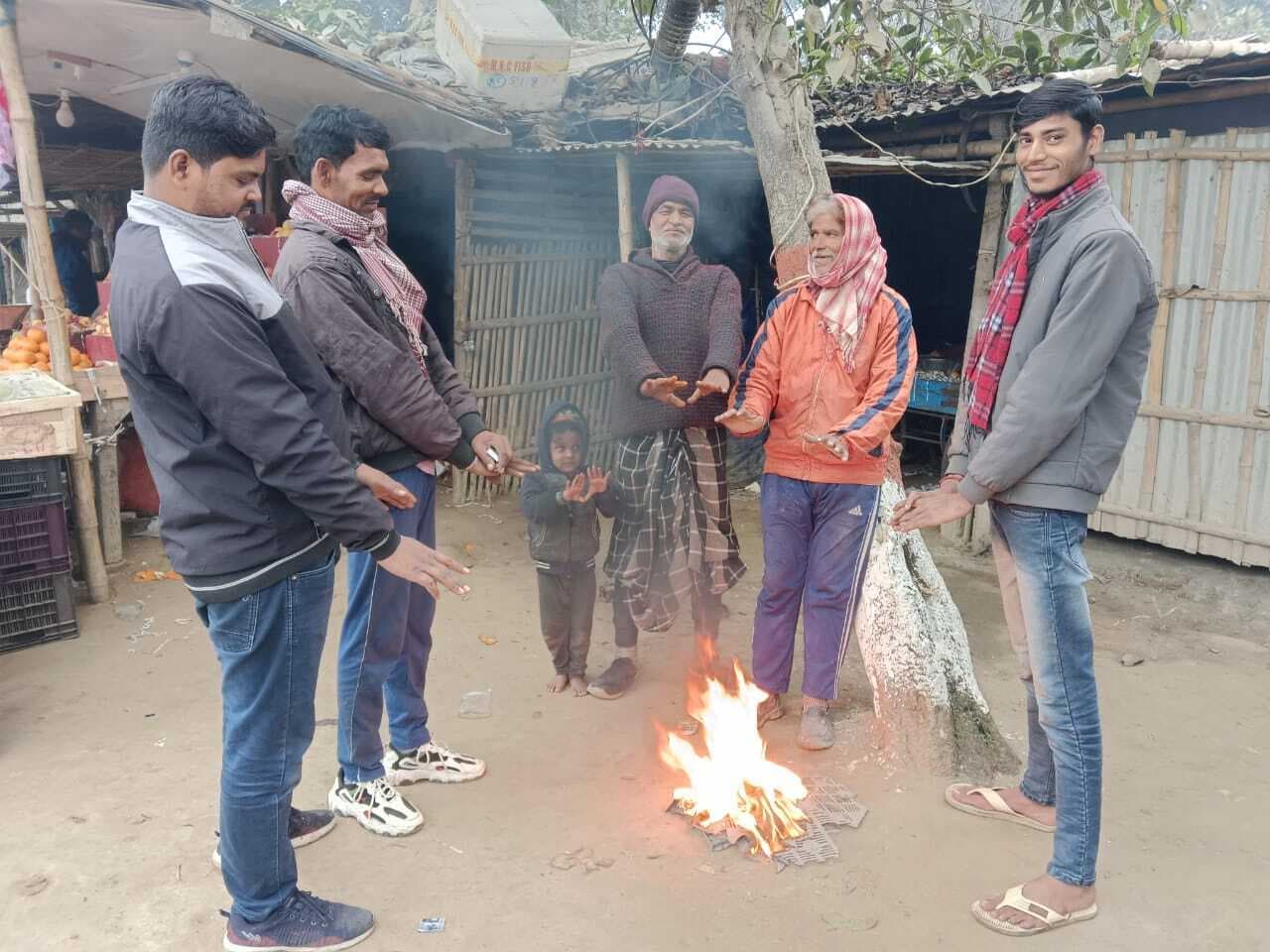 अगले दो दिनों तक ठंड बढ़ने की संभावना, घने कोहरे से जनजीवन परेशान