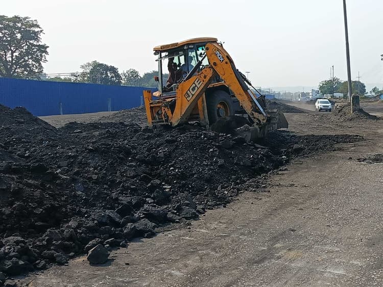 कोयले की कमी से साइडिंग की खुदाई को विवश है प्रबंधन