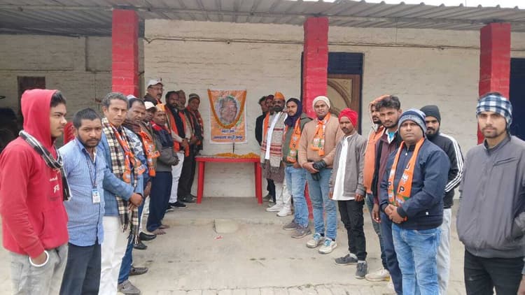 भाजपा कार्यकर्ताओं ने मनायी कर्पूरी ठाकुर की जयंती