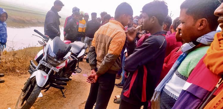 Gaya News : गया-चेरकी रोड़ पर बाइक सहित 91 हजार रुपये की लूट