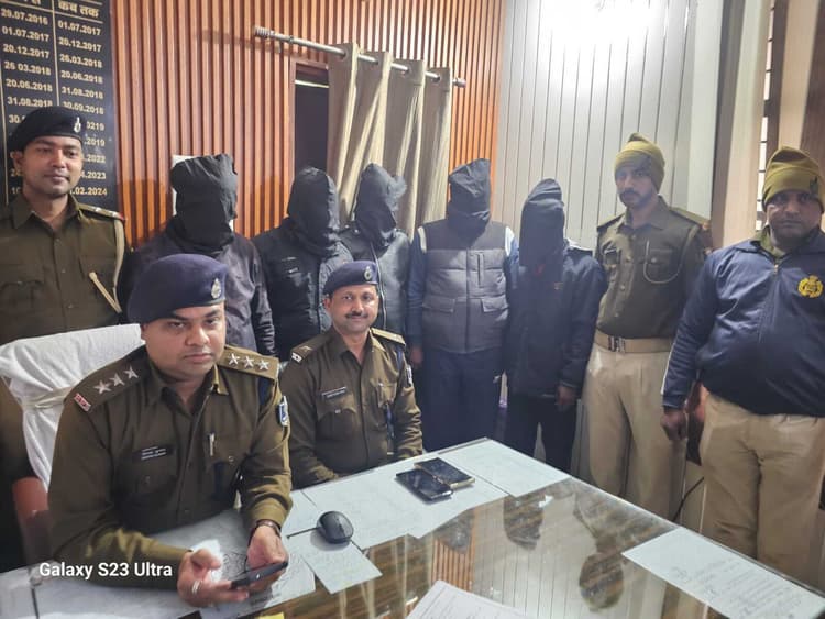 ट्रैक्टर लूटकांड में पांच डकैत गिरफ्तार